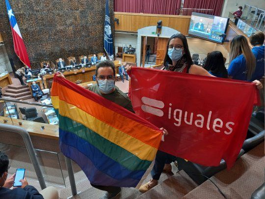 Chile aprueba el matrimonio igualitario: La vuelta al Mundo en 5 noticias